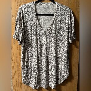 American Eagle 🦅 Leopard Print V-Neck Women's Top